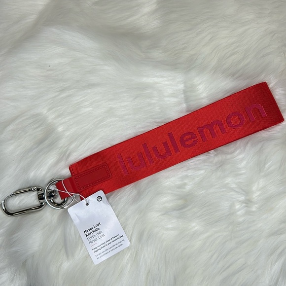 LULULEMON | Never Lost Keychain in Love Red/Sonic Pink - Picture 5 of 5